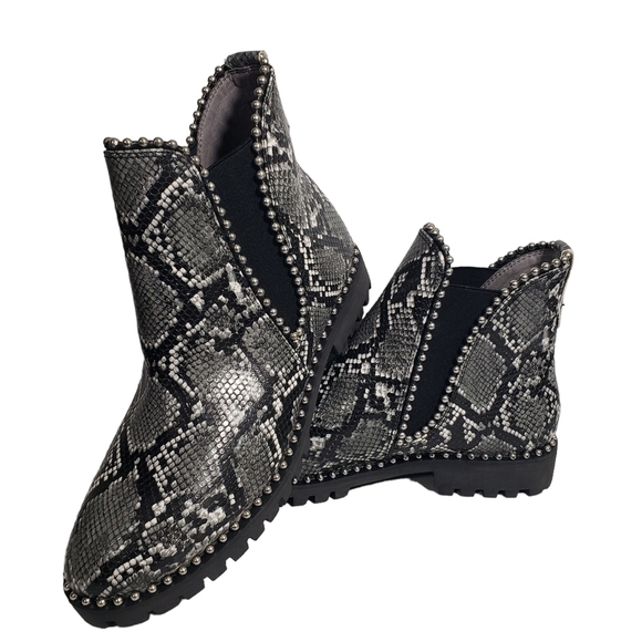 Seven Dials South End Chelsea Stud Snake Ankle Boots Sz 8.5M - Picture 1 of 17